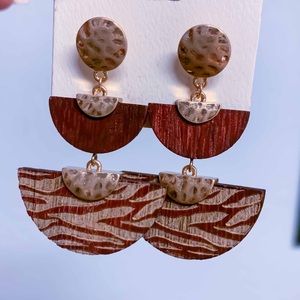 2/$20 3-tier light weight earrings